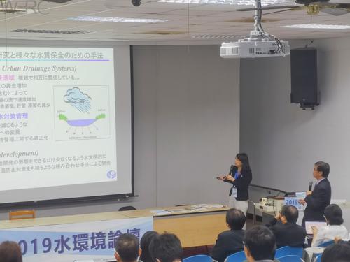 和田桂子副所長為大家介紹琵琶湖水質汚染源負荷量削減及水質保護（康世芳教授口譯）