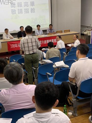 康世芳教授主持綜合討論及與會人員討論
