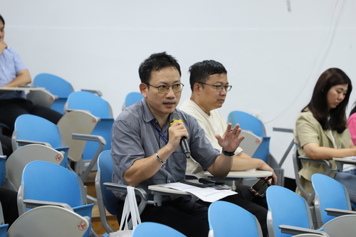 綜合討論與會人員交流