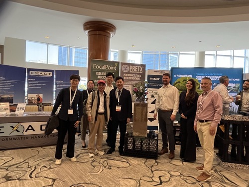 本中心與相關廠商合影